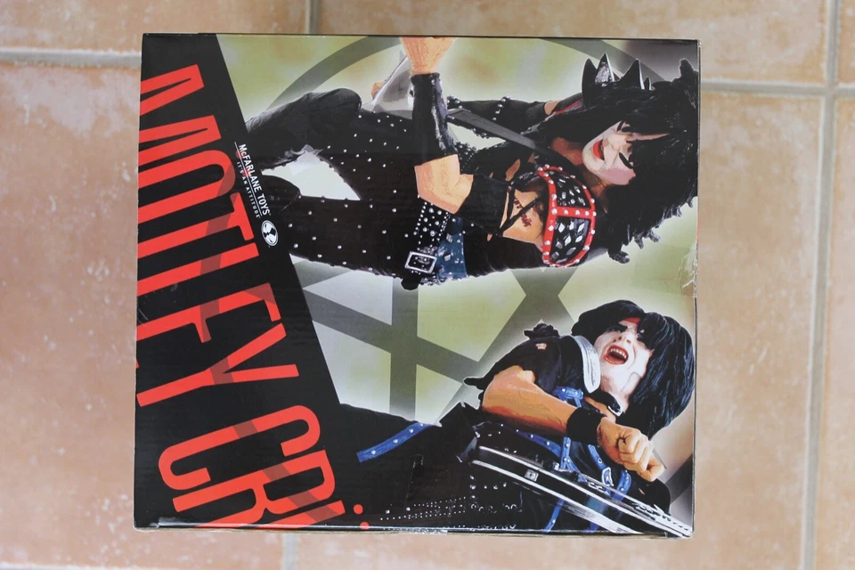 McFarlane Mötley Crüe Shout at the Devil Caja Set Firmado por Nikki Sixx Nuevo Como Nuevo Foto 4 de 4