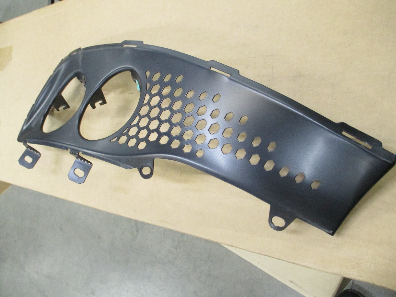 ASTON MARTIN DBS LEFT LOWER REAR BUMPER EXHAUST GRILLE VENT
