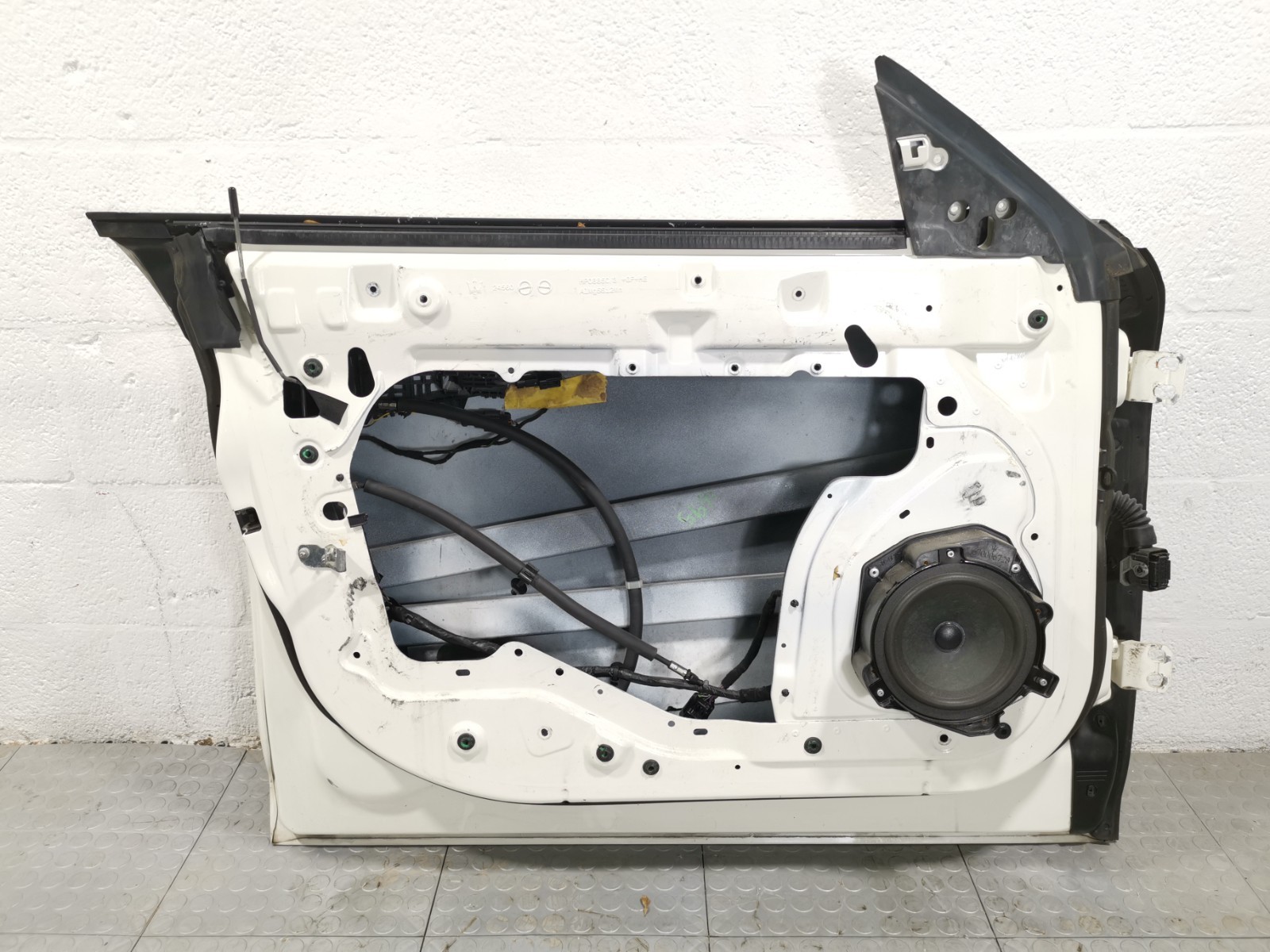 Maserati Ghibli RWD 3.0 L 2015 Front Left Driver Side Door Shell White Color OEM