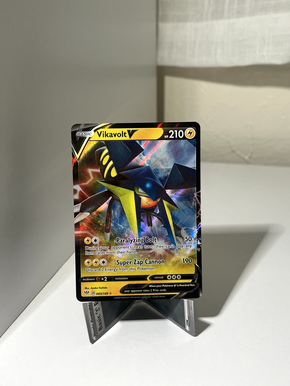 Vikavolt V Ultra Rare SWSH03: Darkness Ablaze 060/189 NM