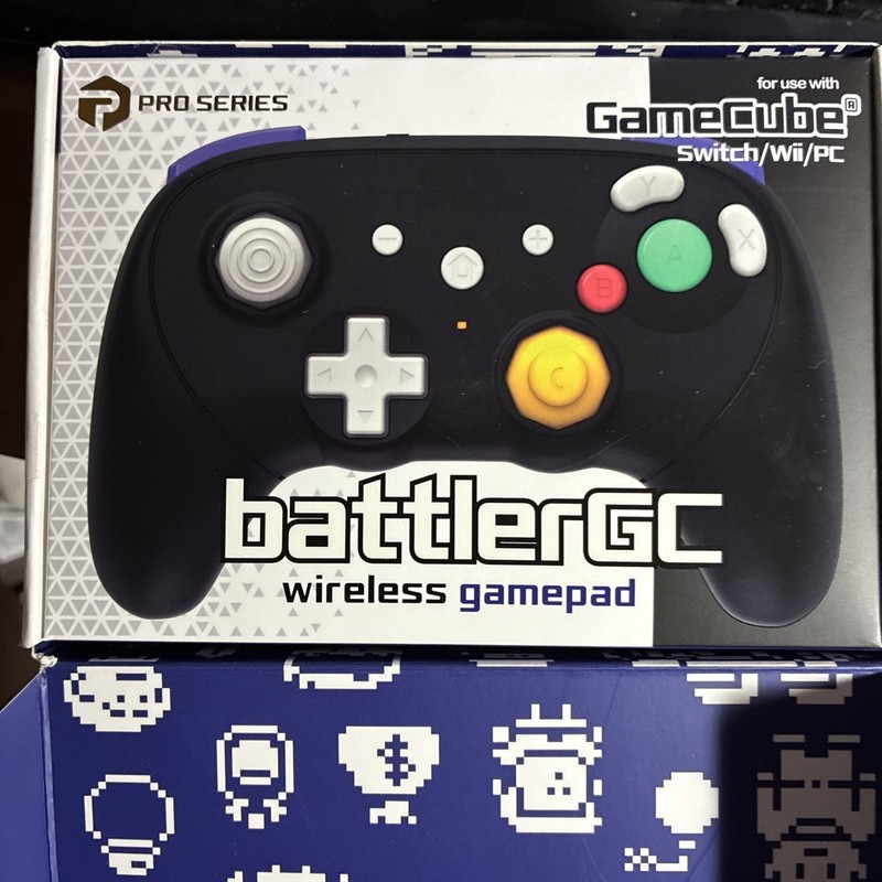 Retro Fighters BattlerGC Wireless Controller Crystal -  Gamecube/ Switch Broken