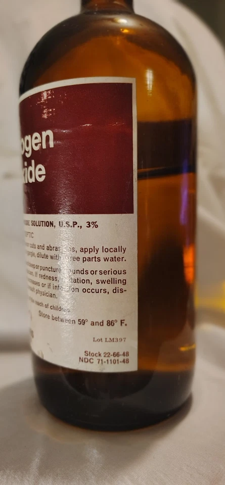 BOTELLA DE VIDRIO ÁMBAR PERÓXIDO DE HIDRÓGENO PARKE DAVIS DE COLECCIÓN FARMACIA Foto 2 de 3