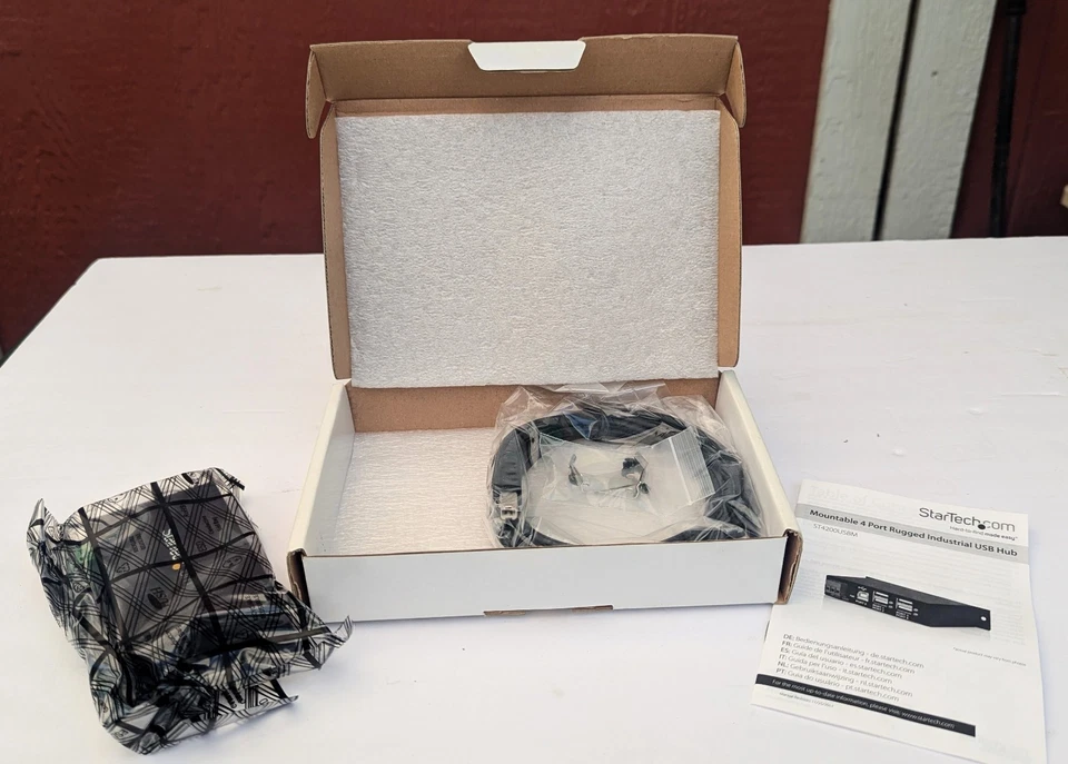 StarTech 4-in-1 USB-C Video Adapter Space Gray 4K - Image 4 of 4