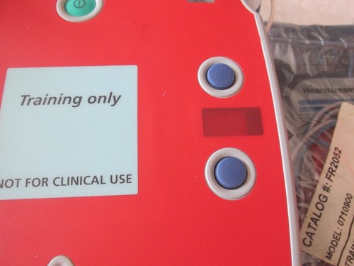 Laerdal AED 2 Trainer Training Tool With 1 Set Of New Pads - Picture 3 of 10