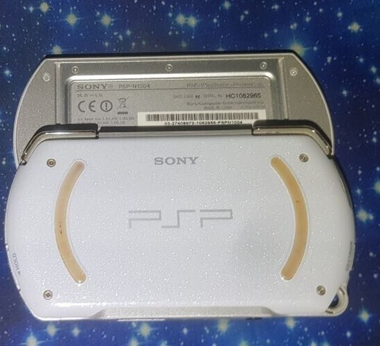 Sony PSP GO Playstation Portable GO Konsole Pearl Weiß PSPN1004