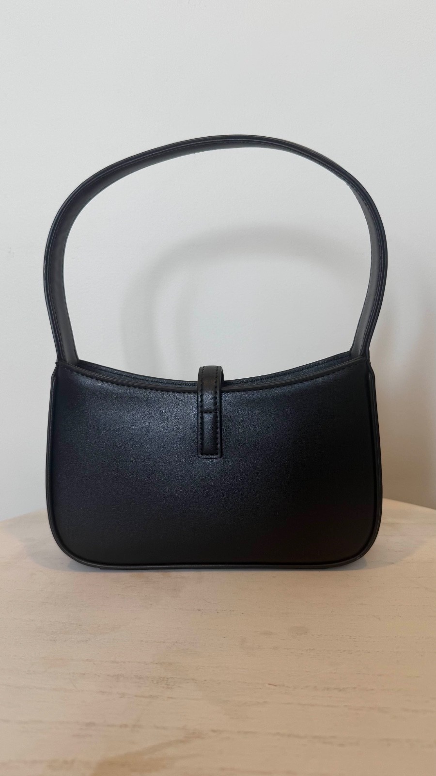 Autentica borsa Saint Laurent Le 5 à 7 Hobo pelle liscia nera logo YSL oro.