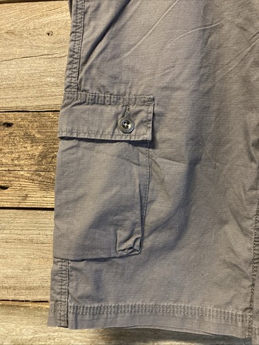 NWT Levi’s Shorts Boys 18 Reg W29 Gray Cargo Shorts Relaxed Fit - Picture 2 of 4