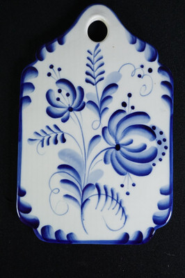 Gzhel  Hand-Painted Cobalt Blue Floral Porcelain Cheese Board 9 1/2'' Tall