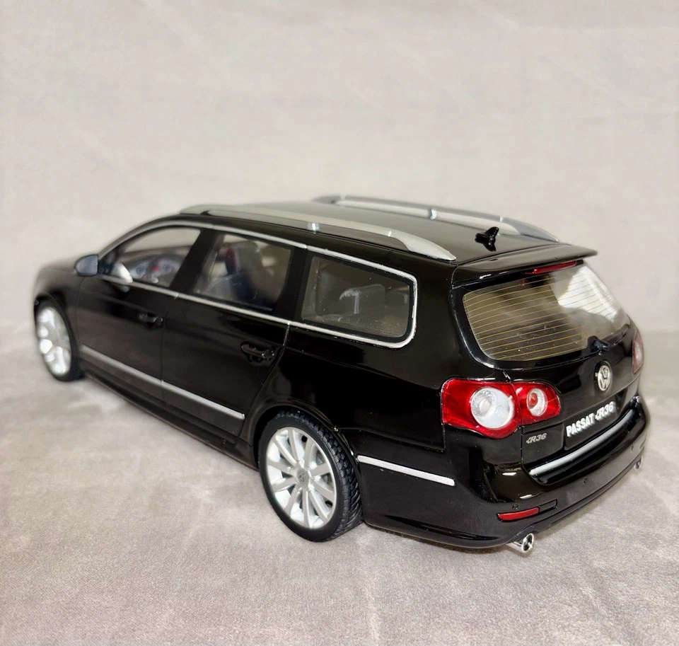 Volkswagen Passat R36 Variant B6 2009 Black 1/18 Ottomobile - Immagine 4 di 4