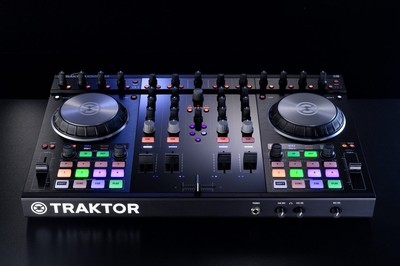 Native Instruments Traktor Kontrol S4 MK2 + Case + OVP + Traktor Pro 3 License