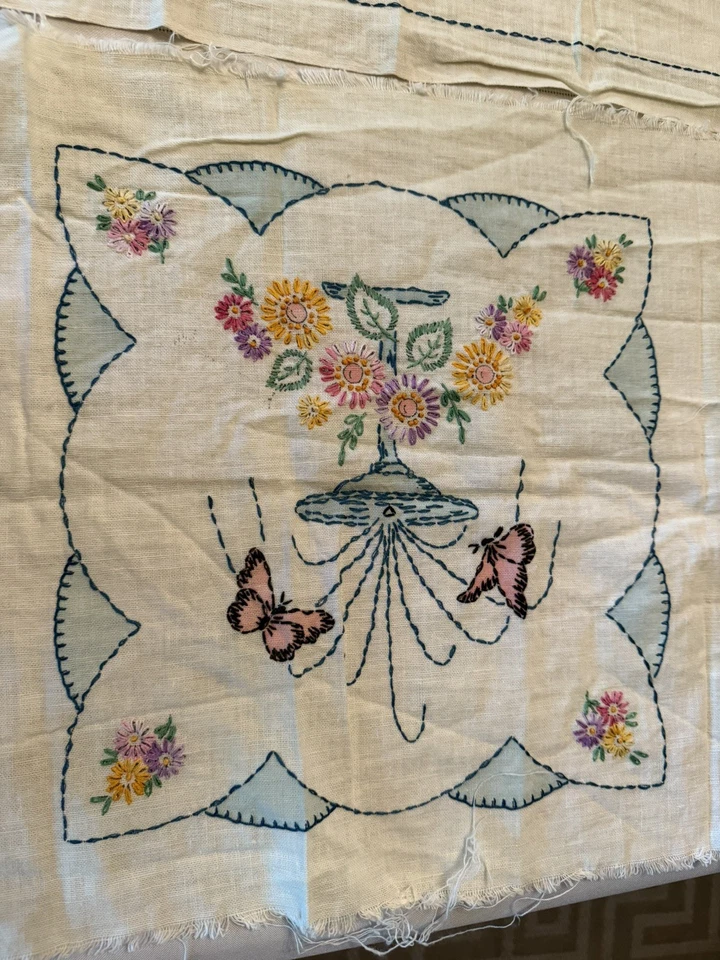 ¿Piezas sin terminar de colección de Vogart bordado almohada top y espalda y corredores oblongos? Foto 4 de 4