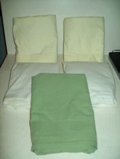 ~5 PRE OWNED~TWIN SHEETS~1 WHITE Fitted & 4 Flat~2 Pale Yellow~1 White & 1 Green