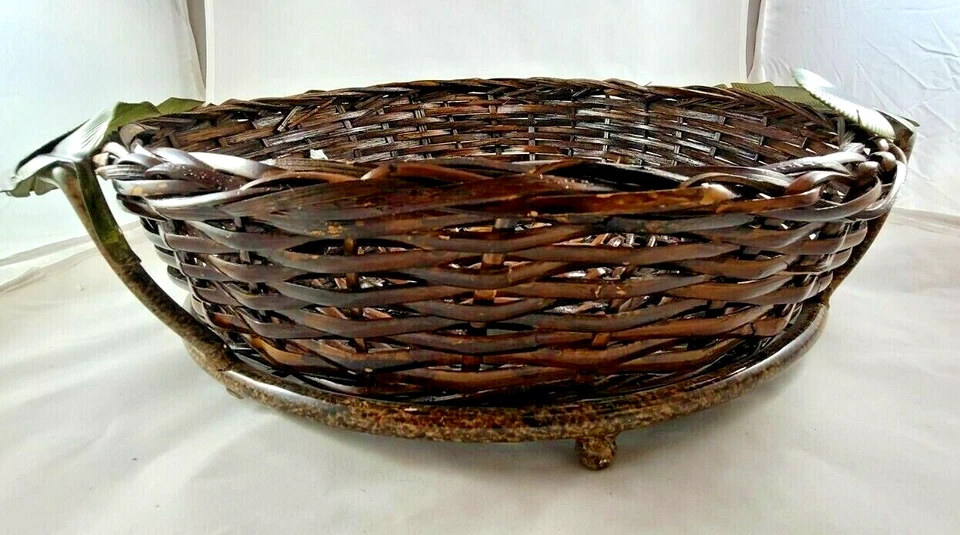 LARGE ROUND WOVEN BASKET IN DECORATED FRAME - 17" - Image 3 of 4