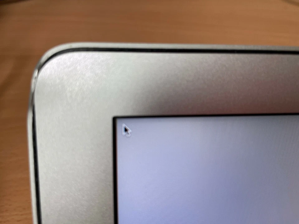 Apple MacBook Air MC968B/A i5 1.6GHz 2GB 64GB 11 inch - Silver - Image 4 of 4