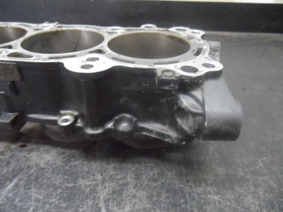 Honda CBR 1000RR 2008-2011 cilindro 12100-MFL-000 piezas centrales usadas OEM BB-9 Foto 3 de 4