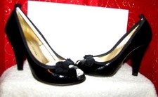 MARC BY MARC JACOBS SZ 5.5/36.5 BLACK PATENT LEATHER BOW VAMP PEEP TOE 4" PUMPS