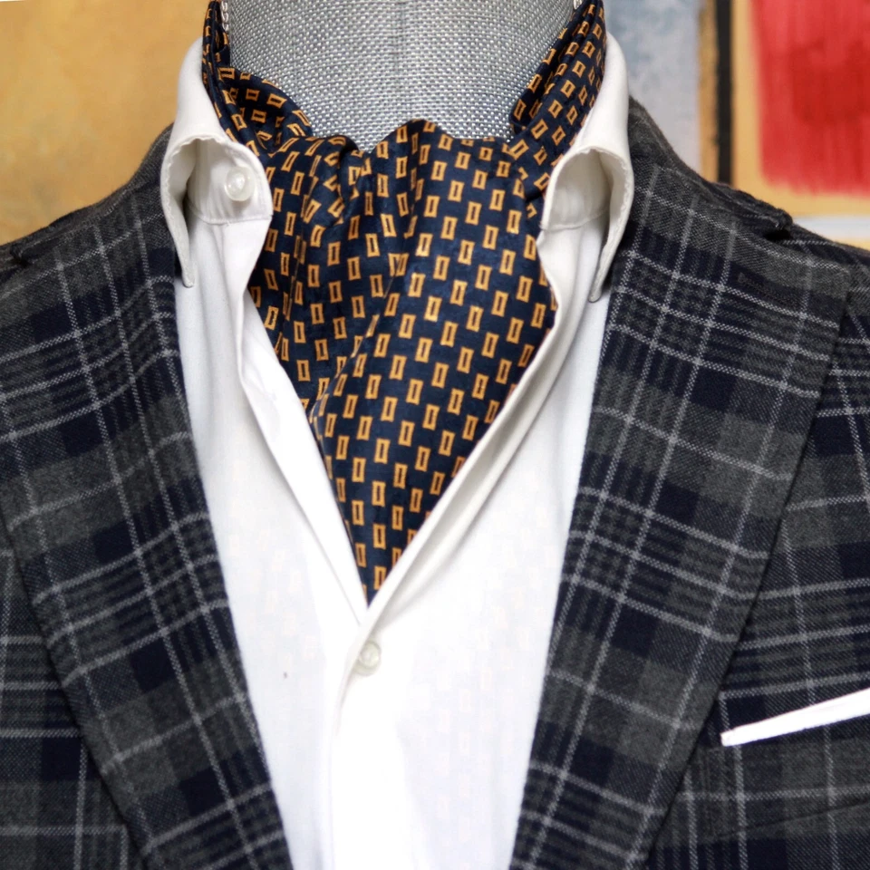 Caja de regalo para hombre Cravat Ascot 100 % seda negro azul marino oro adorno A208 Foto 2 de 4