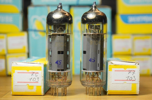one pair EL84 6BQ5 Philips made code bq, for audio amplifier