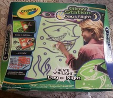 Crayola Glow Station Day  Night Glow In The Dark NEW OPEN BOX read 
