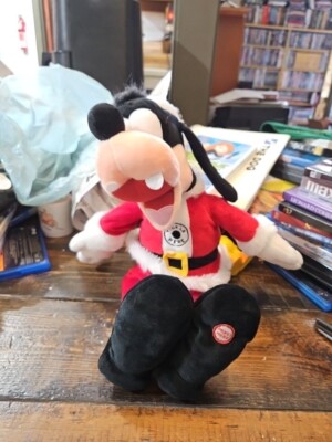 Disney Hallmark Totally Ticklish Goofy Christmas Plush Motion & Sound 