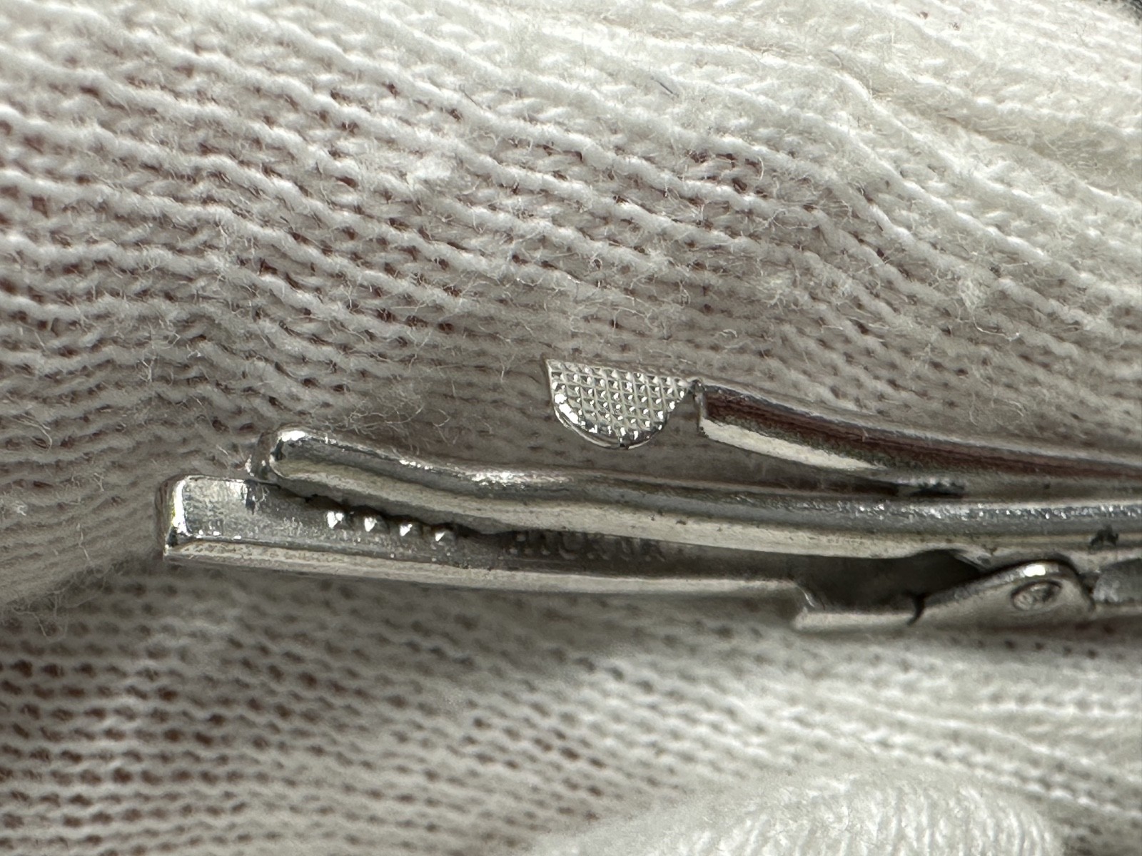 TWO VINTAGE HICKOK USA COLLAR BAR CLIPS : GOLD TONE & SILVER TONE M221