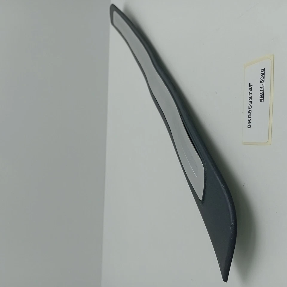 Отделка порога двери 2012-2015 Audi RS4 8K0853374F - Изображение 4 из 4