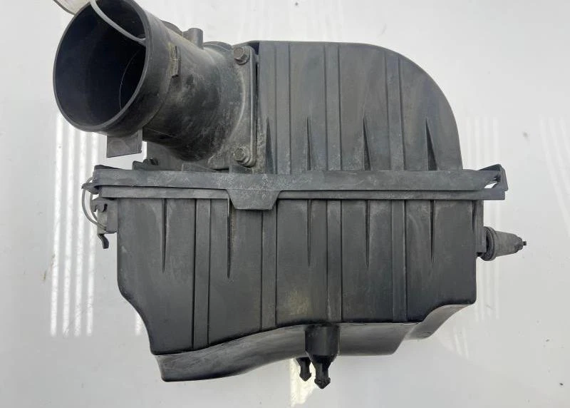 Caja de carcasa de filtro de aire OEM 2003-2005 Lincoln Aviator Foto 3 de 4