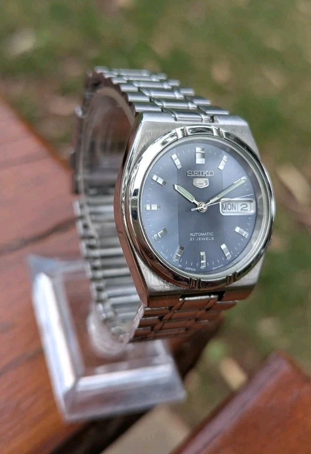 1990s Seiko 5 Automatic Unisex Watch 21 Jewels, Rare Metallic Dial all Original  - Image 3 of 4