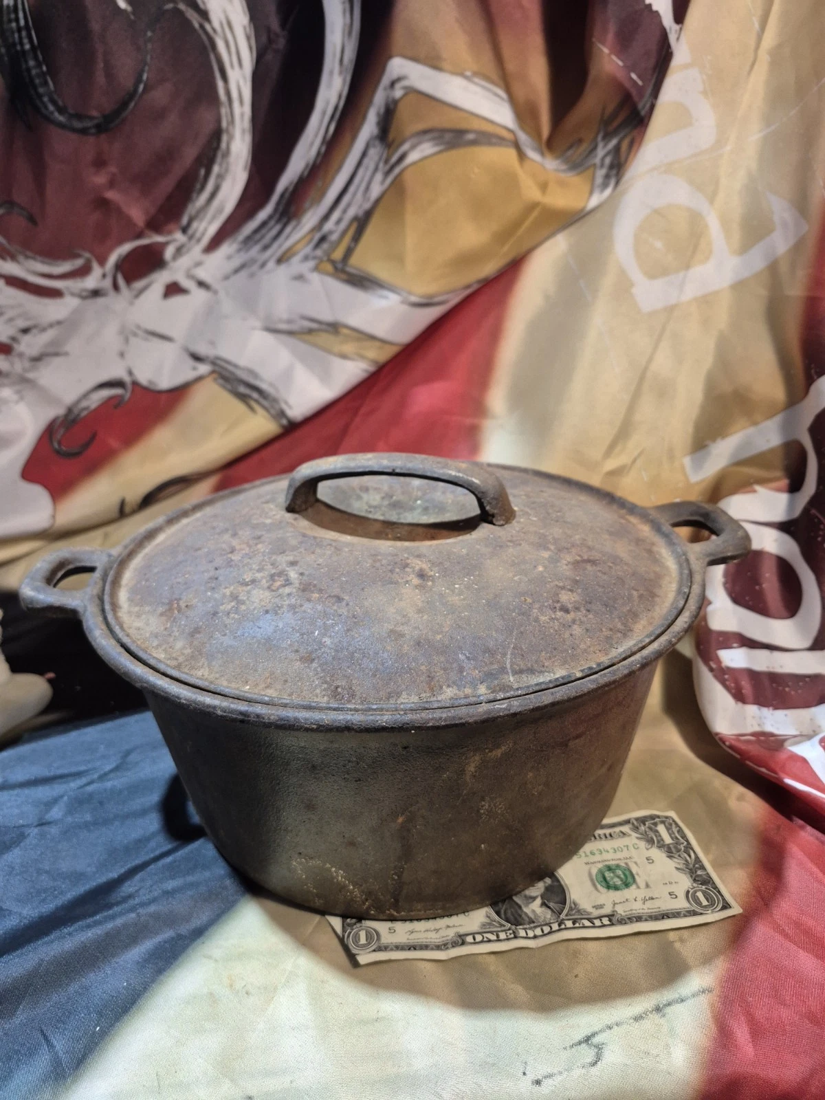 Vintage 4.5 Quart Unmarked Cast Iron Dutch Oven with lid