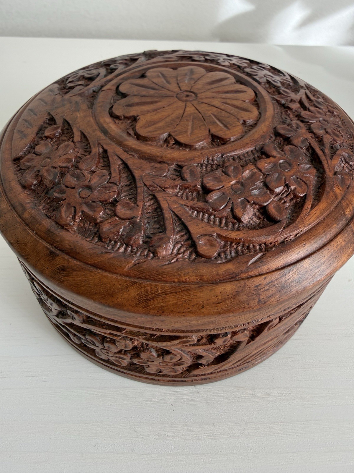 ✿ Hand-Carved Wooden Jewelry Box Vintage Floral Relief Round Handmade Art Box
