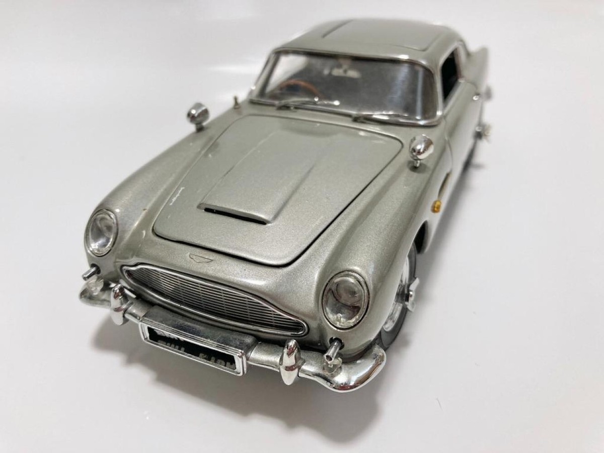 ダンバリーミント 1/24 アストンマーチンDB5 007 ボンドカー Danbury Mint 1/24 Aston Martin Db5 007 Bond Car W/Box Used