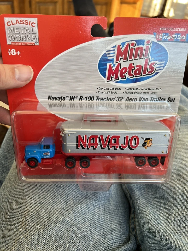 Mini Metals HO Scale Navajo IH R-190 Semi-Tractor/32' Trailer Set #31133 - Image 4 of 4