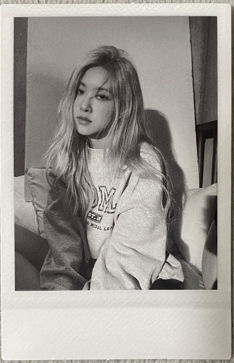 ROSE BlackPink - 'R' (1st Single Album)] 100% Official PHOTOCARD +