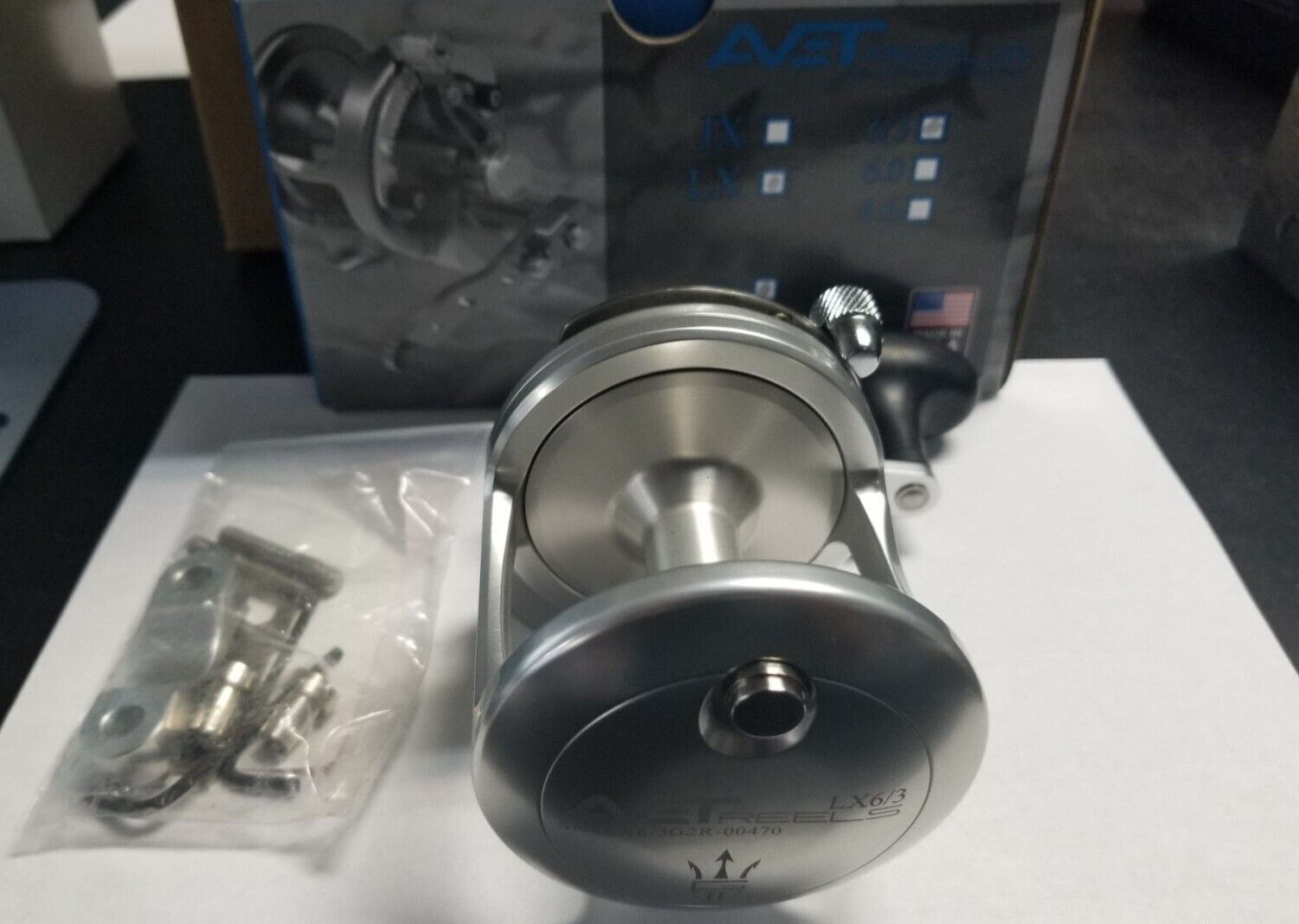 Avet LX6/3 G2 Cast Two-Speed Lever Drag Reel - Right Hand - SILVER