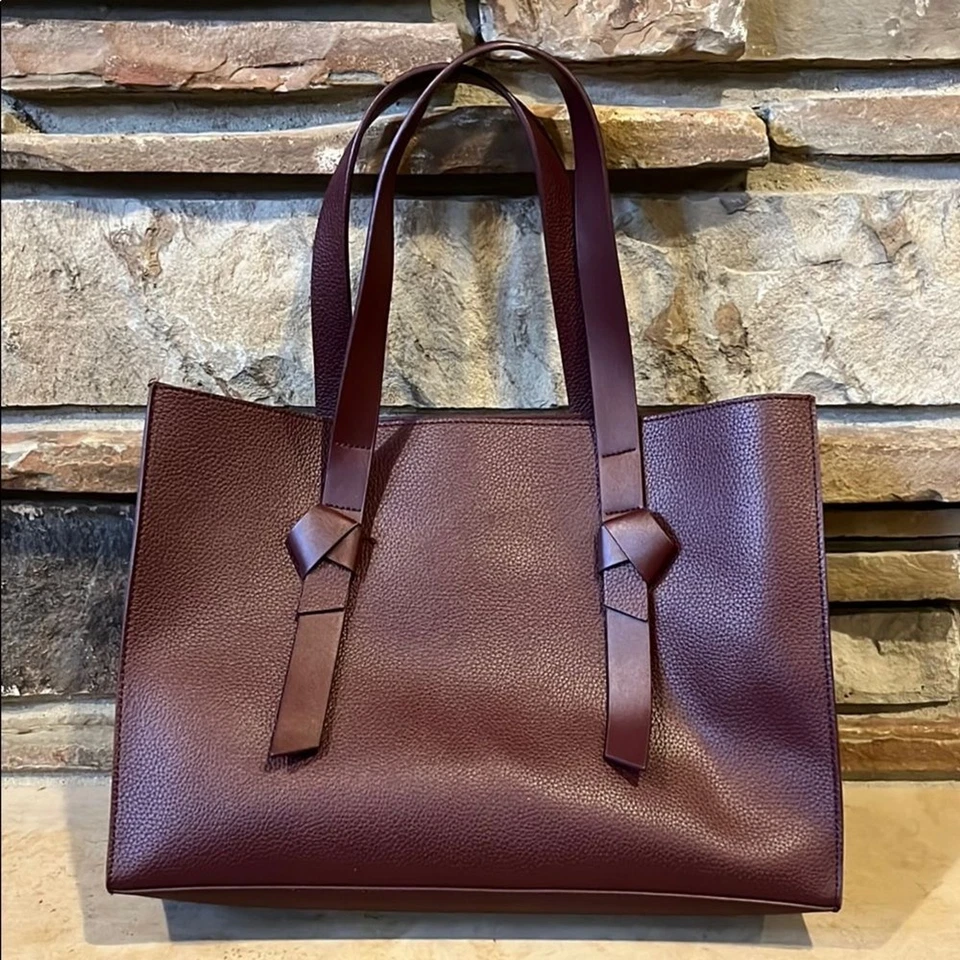 Bolso de Mano Rachel Zoe Borgoña Guijarro Cuero Vegano Foto 4 de 4