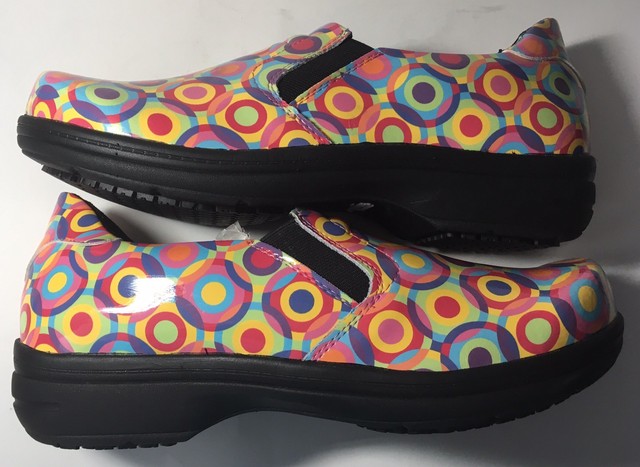 plastic clogs for nurses