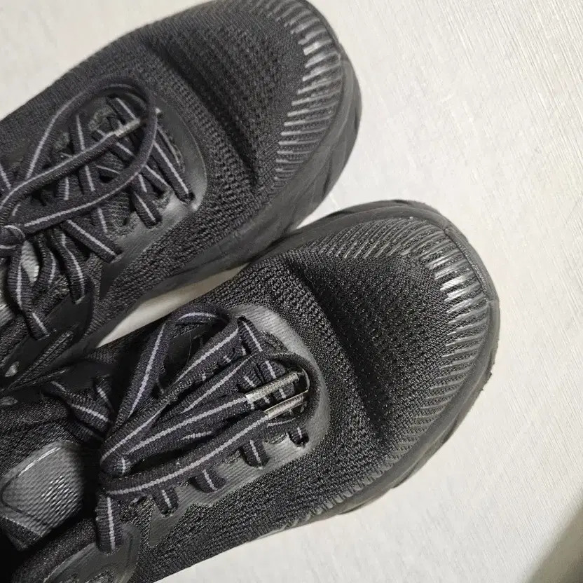 Hoka Women's Bondi 7 BBLC Running Shoes - Size 230, Used with Repairs thumbnail 5