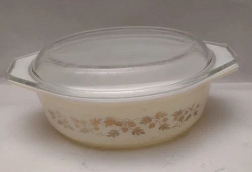 Vintage PYREX  1-1/2 Qt GOLDEN ACORN WITH LID Oval Decorator Casserole #043