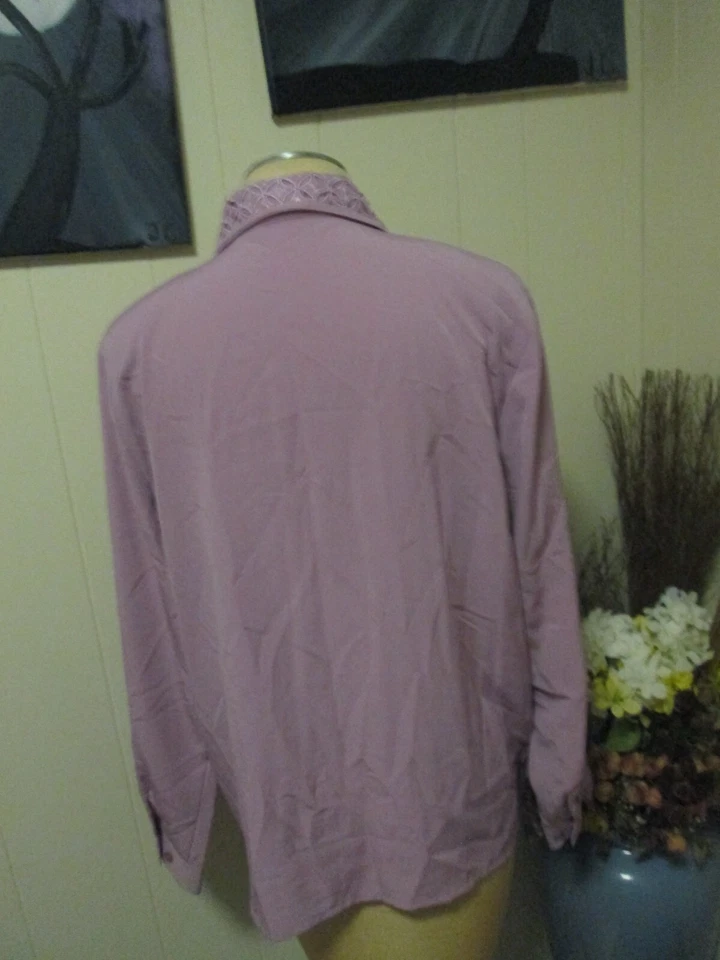 复古 Joanna 刺绣纽扣衬衫上衣,尺寸 L — 第 2/4 张图片