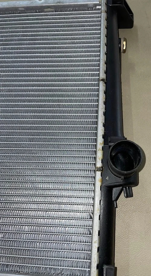 Radiador de motor Behr - 17-11-1-728-907 - Para BMW 318i, 318is, 318ti e Z3 1991-99 - Imagem 3 de 4