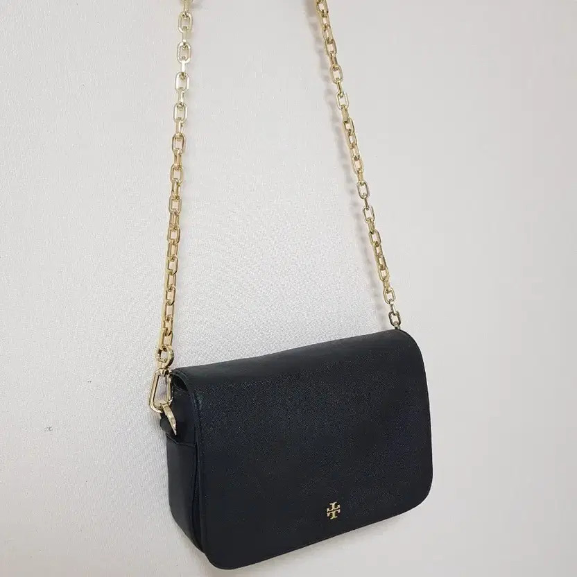 Tory Burch Crossbody Bag - Simple, Elegant, Lightly Used thumbnail 5