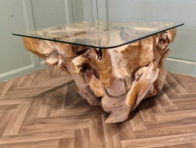 Live Edge Eibenholz Wurzelbaum Couchtisch mit Glasplatte