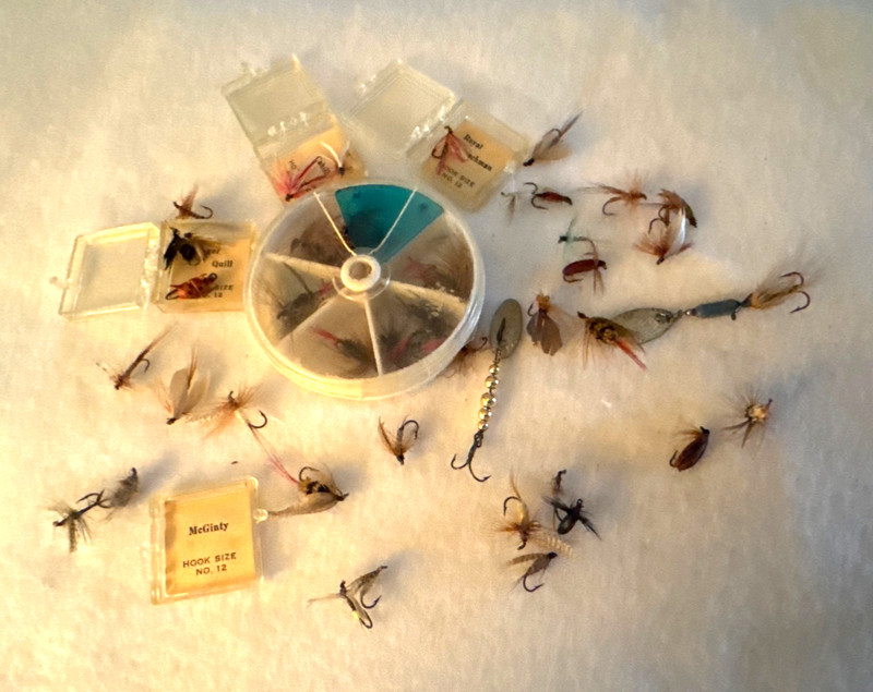 Estimate Lot Of 40 Assorted Small Fishing Flies What you see is what you get
