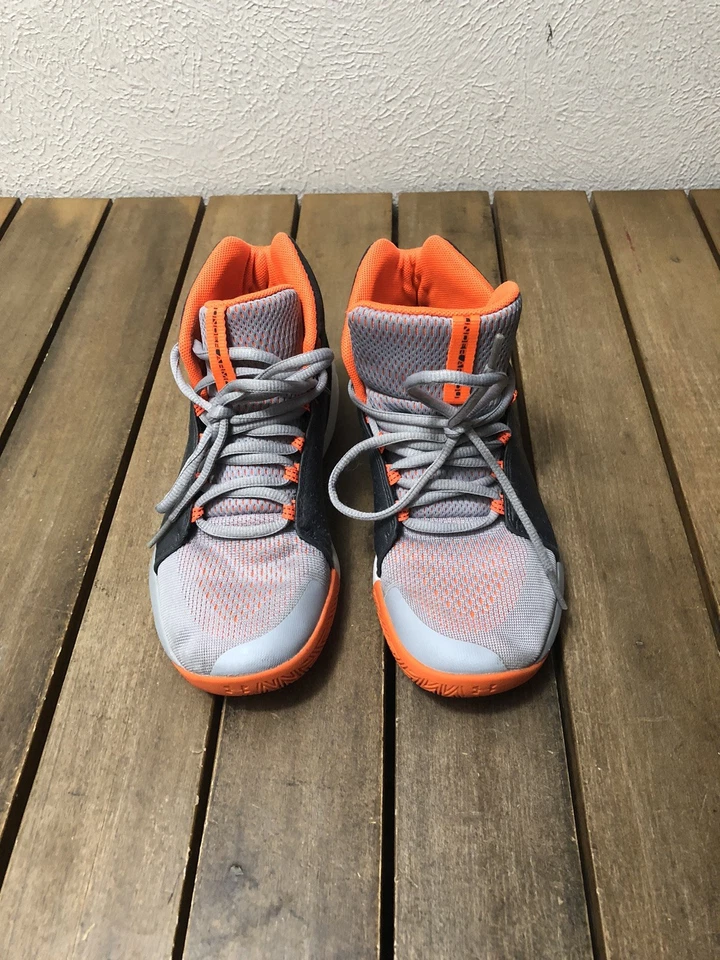 Zapatos de baloncesto Under Armour Torch para niños talla 3,5Y Art3020428 GXV12DY USADOS EN EXCELENTE ESTADO Foto 4 de 4