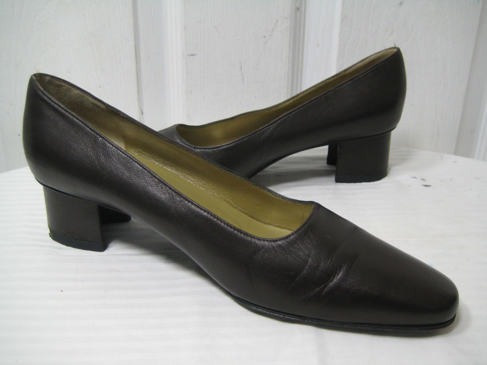 Scarpe decolte classiche Yves Saint Laurent in pelle marrone da donna taglia 8 5 M
