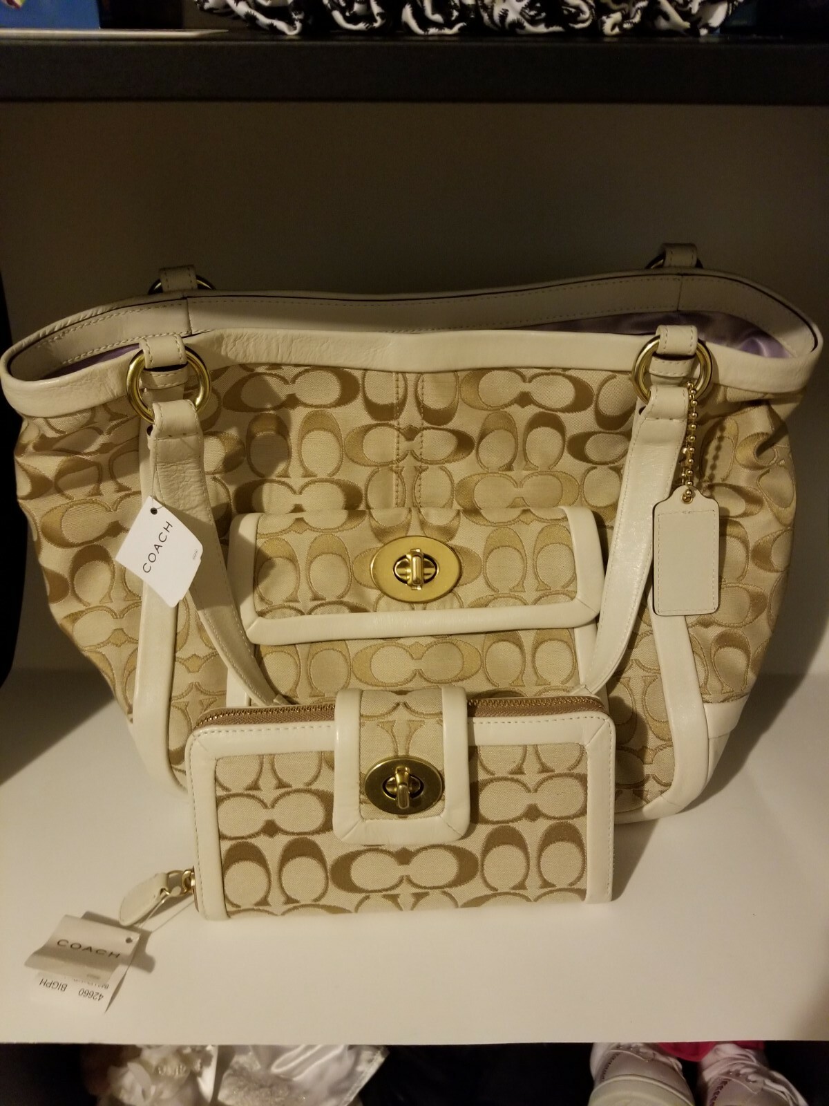 Signature Canvas Coach Handbag Large NWT-image