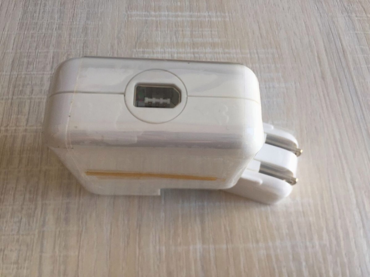 A1070 Genuine Apple iPod Classic Firewire Wall Charger AC Adapter