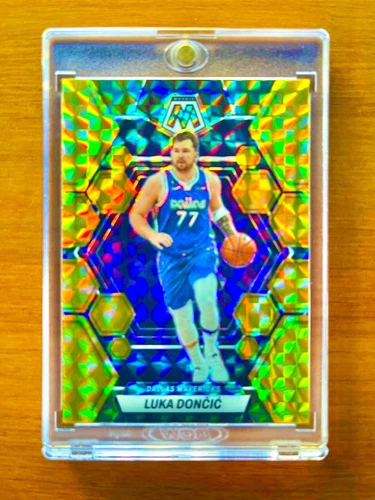 Luka Doncic RARE GOLD REFRACTOR PRIZM INVESTMENT CARD SSP MOSAIC MAVERICKS MINT