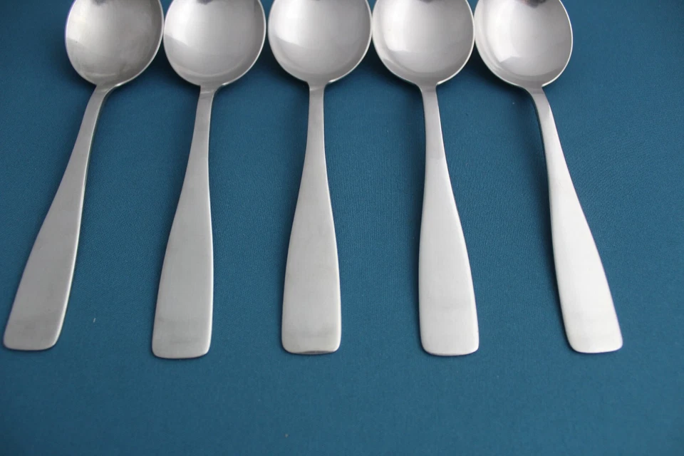 Cucharas de sopa ovaladas de 5 lugares Bogelund Jensen Centa / BGJ1 satinado Dinamarca 6 7/8" Foto 2 de 4