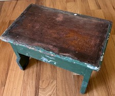 SMALL PRIMITIVE ANTIQUE FOOT STOOL IN Old Chippy Green PAINT